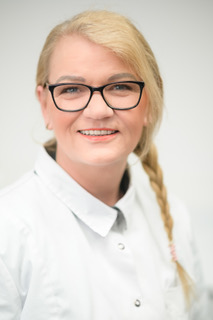 Een portret foto van Tandartsassistente en Baliemedewerkster Anna van tandarts Dental Care in Den Helder